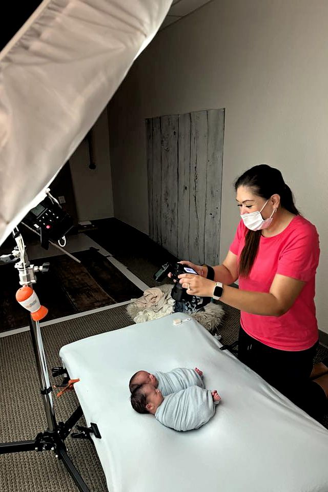 Lilia photographing a family in Lewisville, Texas